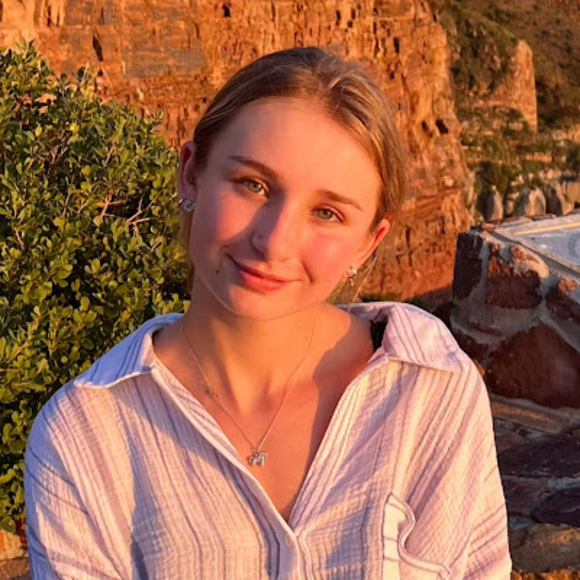 Meet your Posher, Arianna - Picture 1 of 1